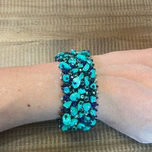 Reversible turquoise-colored beaded bracelet